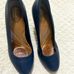Women navy heels